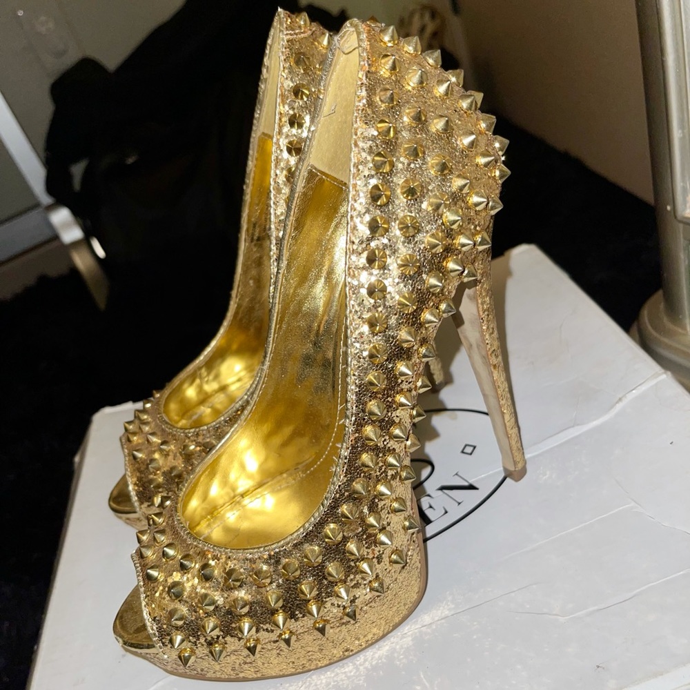 Steve Madden gold spike heels